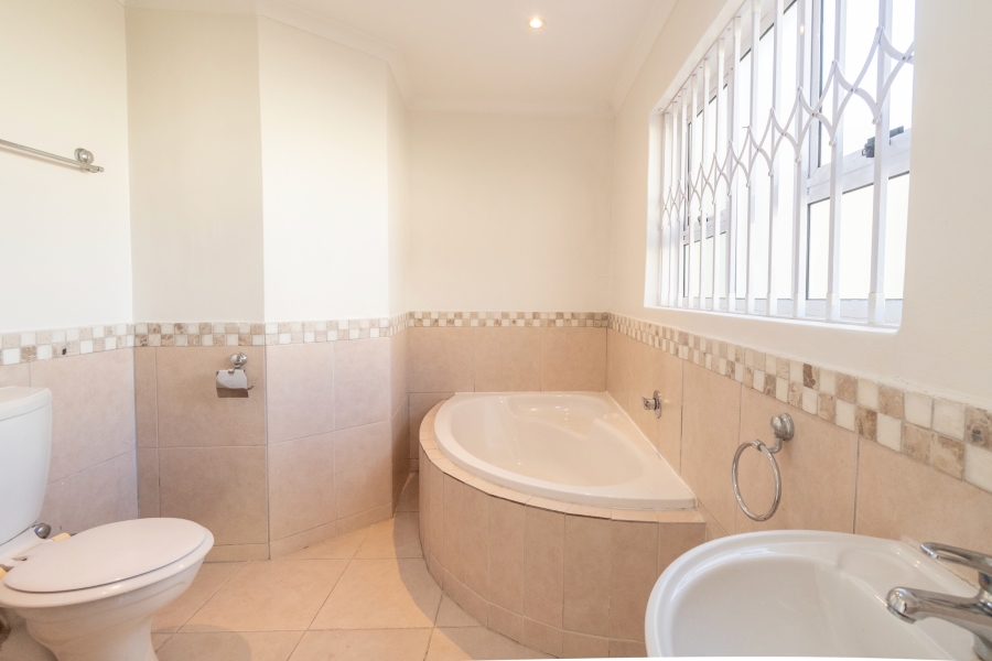 5 Bedroom Property for Sale in Gardens Western Cape
